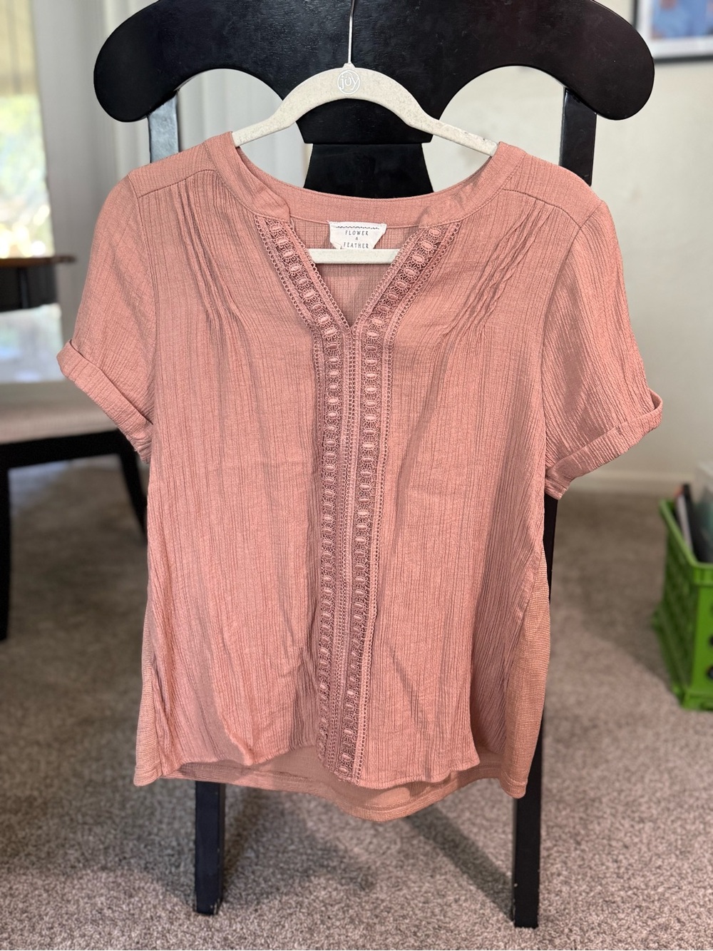 Flower & Feather Women’s Pink Short Sleeve V-Neck Top-Large